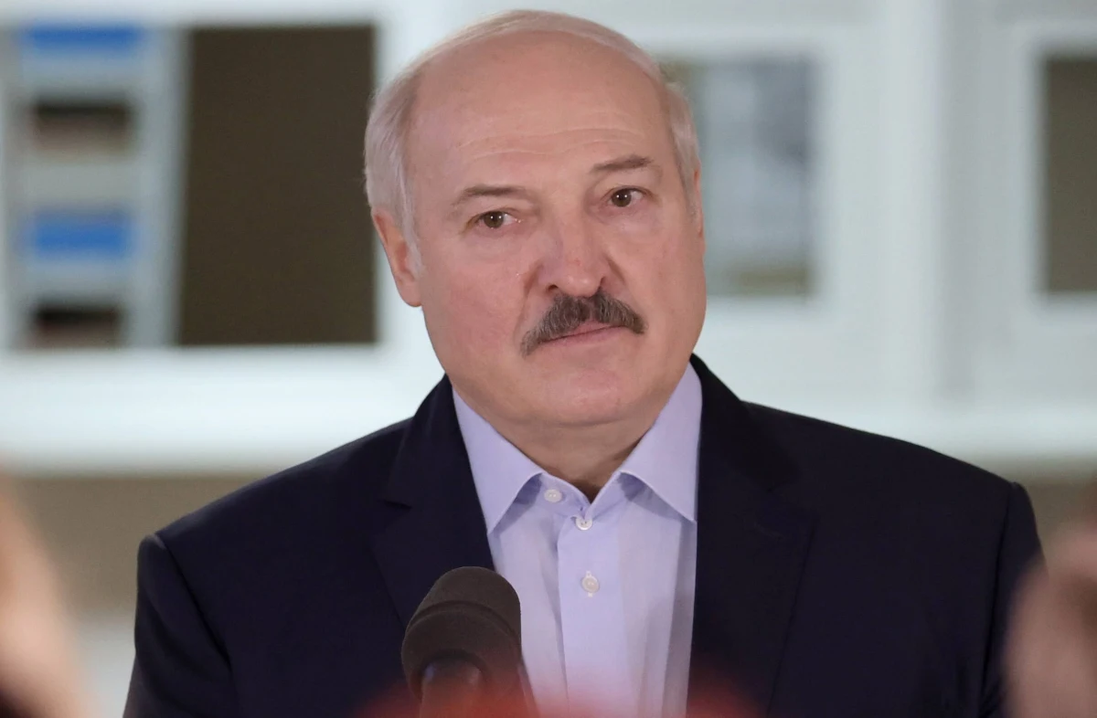 Na 1,5 roku i 7 lat więzienia skazał sąd w Nowogródku dwóch mężczyzn, którzy mieli planować "masowe zamieszki", a jeden z nich miał także obrazić Alaksandra Łukaszenkę. We wtorek zapadły też wyroki za blokadę ulicy i za obrazę prezydenta po pijanemu.