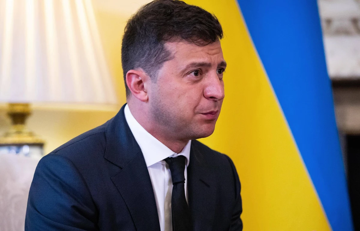 Prezydent Ukrainy Wołodymyr Zełenski podpisał we wtorek dekret zawieszający prezesa Trybunału Konstytucyjnego (TK) Ołeksandra Tupyckiego w wykonywaniu obowiązków na dwa miesiące w związku z podejrzeniami o korupcję.