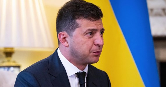 Prezydent Ukrainy Wołodymyr Zełenski podpisał we wtorek dekret zawieszający prezesa Trybunału Konstytucyjnego (TK) Ołeksandra Tupyckiego w wykonywaniu obowiązków na dwa miesiące w związku z podejrzeniami o korupcję.