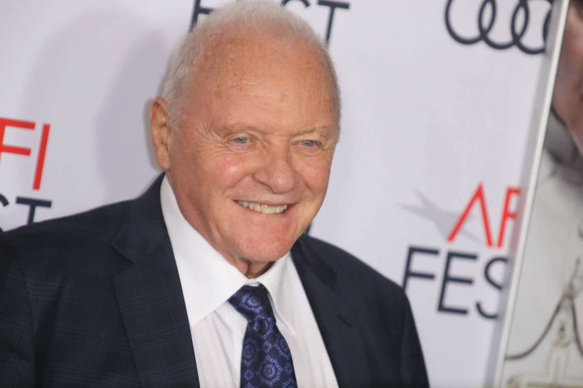 Anthony Hopkins - wybitny aktor i zdobywca Oscara za główną rolę w "Milczeniu owiec" - opublikował w mediach społecznościowych nagranie z pozytywnym przesłaniem dla wszystkich, którzy zmagają się z trudnościami i uzależnieniami. Przyznał też, że sam świętuje 45 lat trzeźwości. 