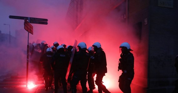 21 postępowań wyjaśniających wszczęła komenda stołeczna wobec swoich policjantów zabezpieczających demonstracje w Warszawie po 22 października. Chodzi o weryfikacje, czy podczas tych zabezpieczeń doszło do złamania prawa przez funkcjonariuszy. 