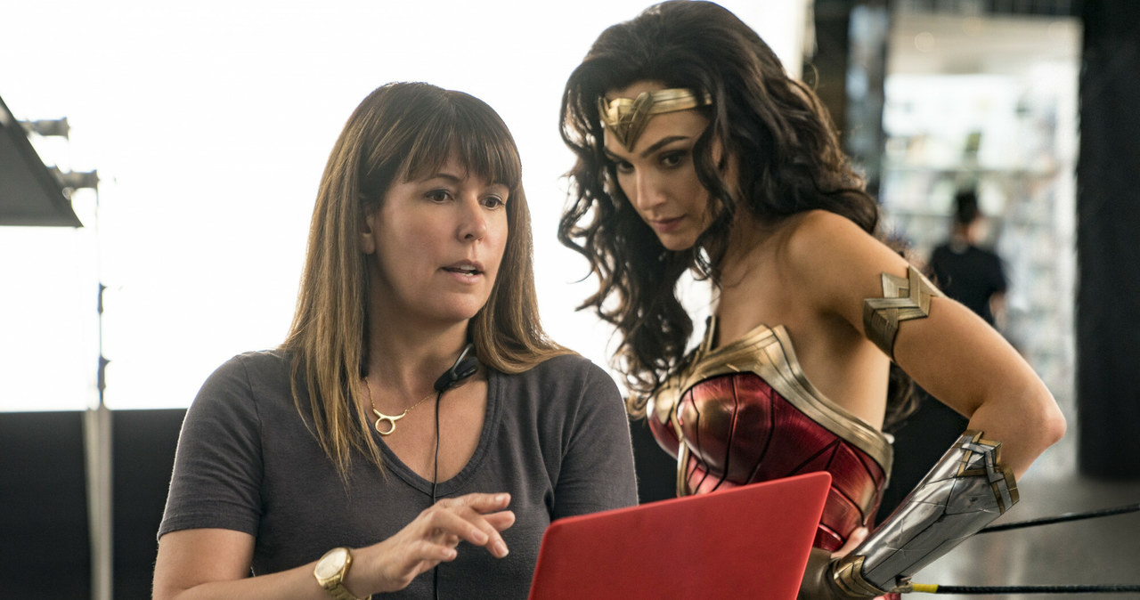 Świat komiksowych superbohaterów nie znosi próżni. Kilka dni temu reżyserka dwóch pierwszych części filmu „Wonder Woman”, Patty Jenkins, miała wątpliwości dotyczące tego, czy wyreżyseruje również trzecią część, a teraz coraz śmielej pojawia się temat części numer cztery. Do jej powstania jeszcze długa droga, ale już spekuluje się na jej temat.