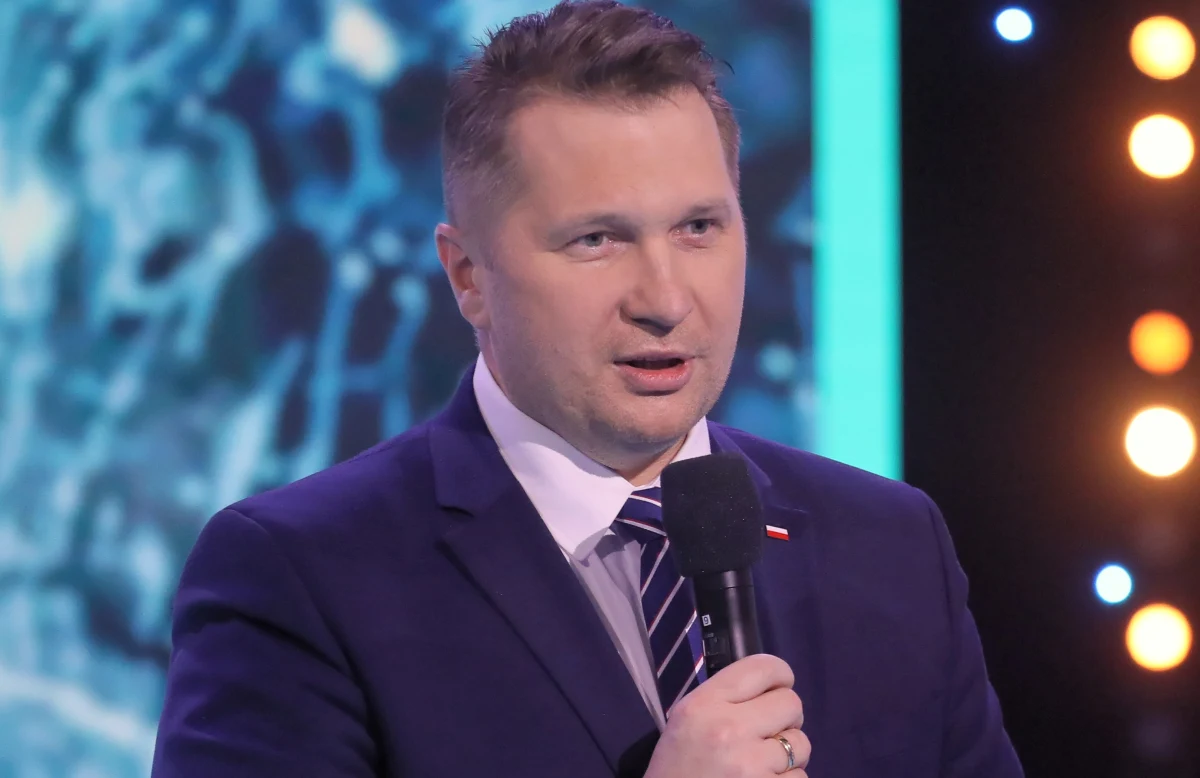 ​Szczepienia są dzisiaj naszą jedyną szansą na szybki powrót do normalności - powiedział minister edukacji i nauki Przemysław Czarnek. "Jesteśmy przekonani, że zdecydowana większość nauczyciel będzie chciała się poddać szczepieniom przeciwko Covid-19" - ocenił.