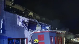 Wybuch i pożar hali w Kędzierzynie Koźlu. Na miejscu pracuje ekipa poszukiwawcza z psem