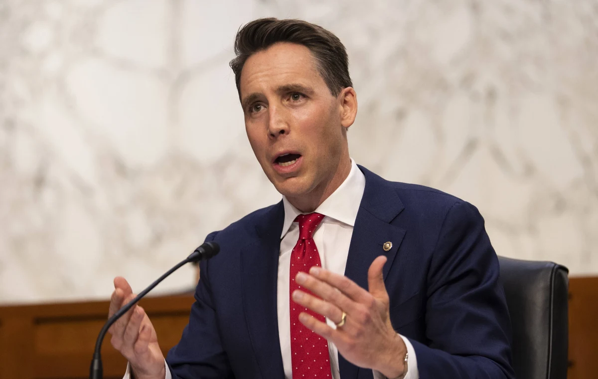Republikański senator Josh Hawley poinformował w środę, że podczas sesji Kongresu USA zakwestionuje wynik głosowania elektorów, którzy wybrali Joe Bidena na prezydenta.