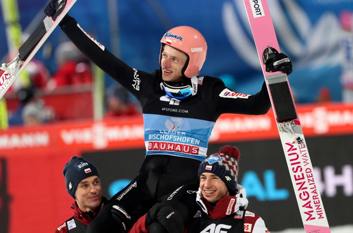 Wszyscy polscy skoczkowie narciarscy mieli negatywny wynik środowych testów na koronawirusa i w komplecie przystąpią w czwartek do kwalifikacji przed drugim konkursem Turnieju Czterech Skoczni w Garmisch-Partenkirchen.