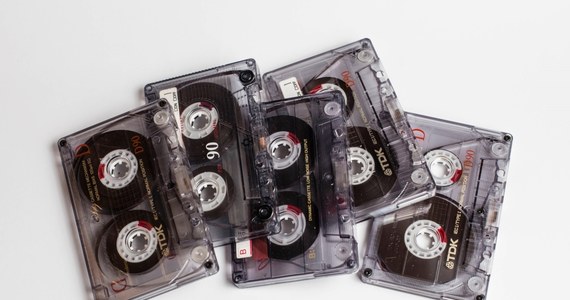 W Wielkiej Brytanii w 2020 roku sprzedano około 157 tys. kaset magnetofonowych. To dwa razy więcej niż rok wcześniej i najwięcej od 2003 roku - wynika z szacunków zrzeszającej wytwórnie płytowe organizacji British Phonographic Industry (BPI, Brytyjski Przemysł Fonograficzny).