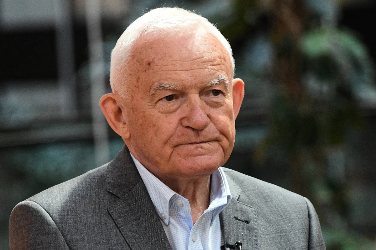 Były premier i obecny europoseł Leszek Miller pochwalił się w mediach społecznościowych, że zaszczepił się na Covid-19. Na dowód upublicznił zdjęcie dokumentu, który potwierdza ten fakt. Internauci zwrócili uwagę na jeden szczegół.