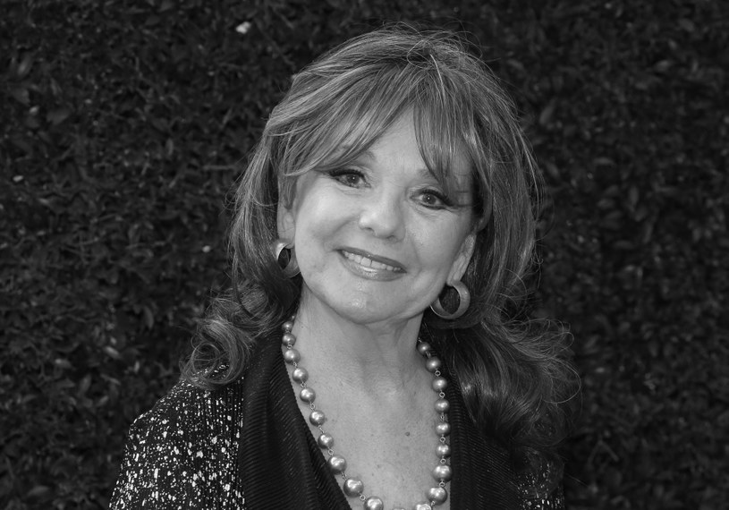 30 grudnia w Los Angeles w wieku 82 lat zmarła gwiazda serialu "Wyspa Giligana" Dawn Wells. Aktorka wcielała się w serialu w postać Mary Ann. Powodem śmierci Wells były powikłania związane z COVID-19, o czym poinformował publicysta Harlan Boll.