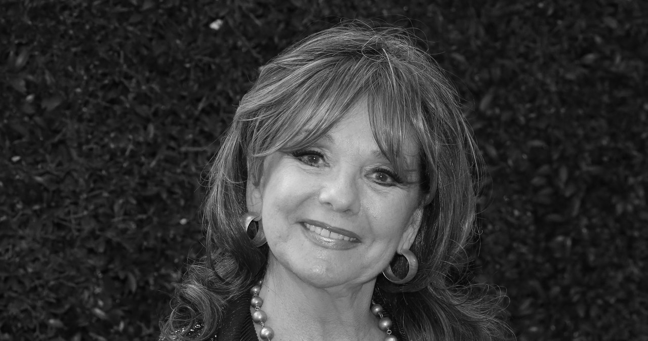 30 grudnia w Los Angeles w wieku 82 lat zmarła gwiazda serialu "Wyspa Giligana" Dawn Wells. Aktorka wcielała się w serialu w postać Mary Ann. Powodem śmierci Wells były powikłania związane z COVID-19, o czym poinformował publicysta Harlan Boll.