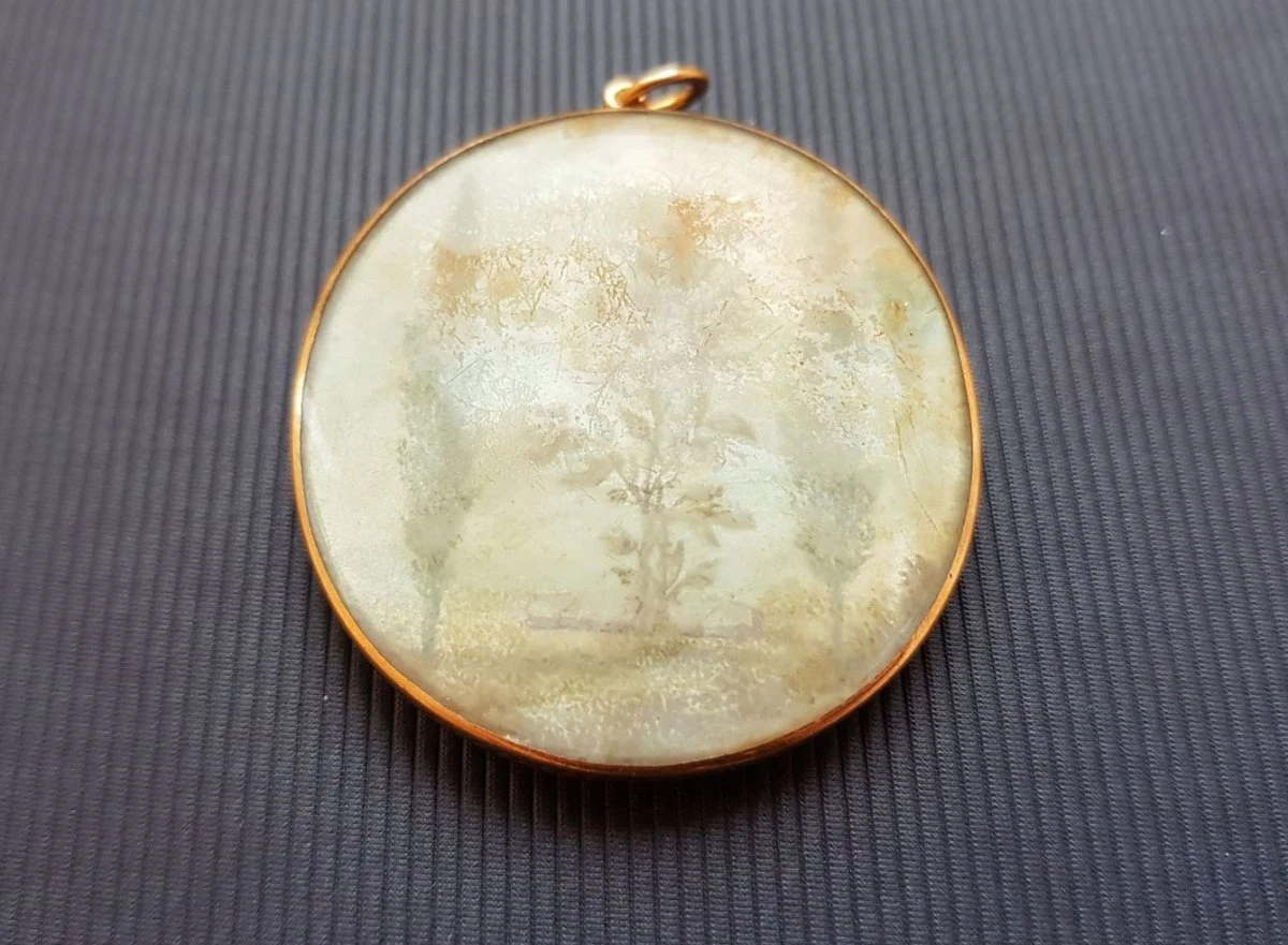 Cenne pamiątki historyczne związane z rodziną Czartoryskich odnaleziono podczas remontu kościoła pw. Św. Józefa w Puławach (Lubelskie). Część znalezionych przedmiotów usiłowali ukraść pracownicy firmy remontowej; pięć osób zatrzymano – poinformowała w czwartek policja.