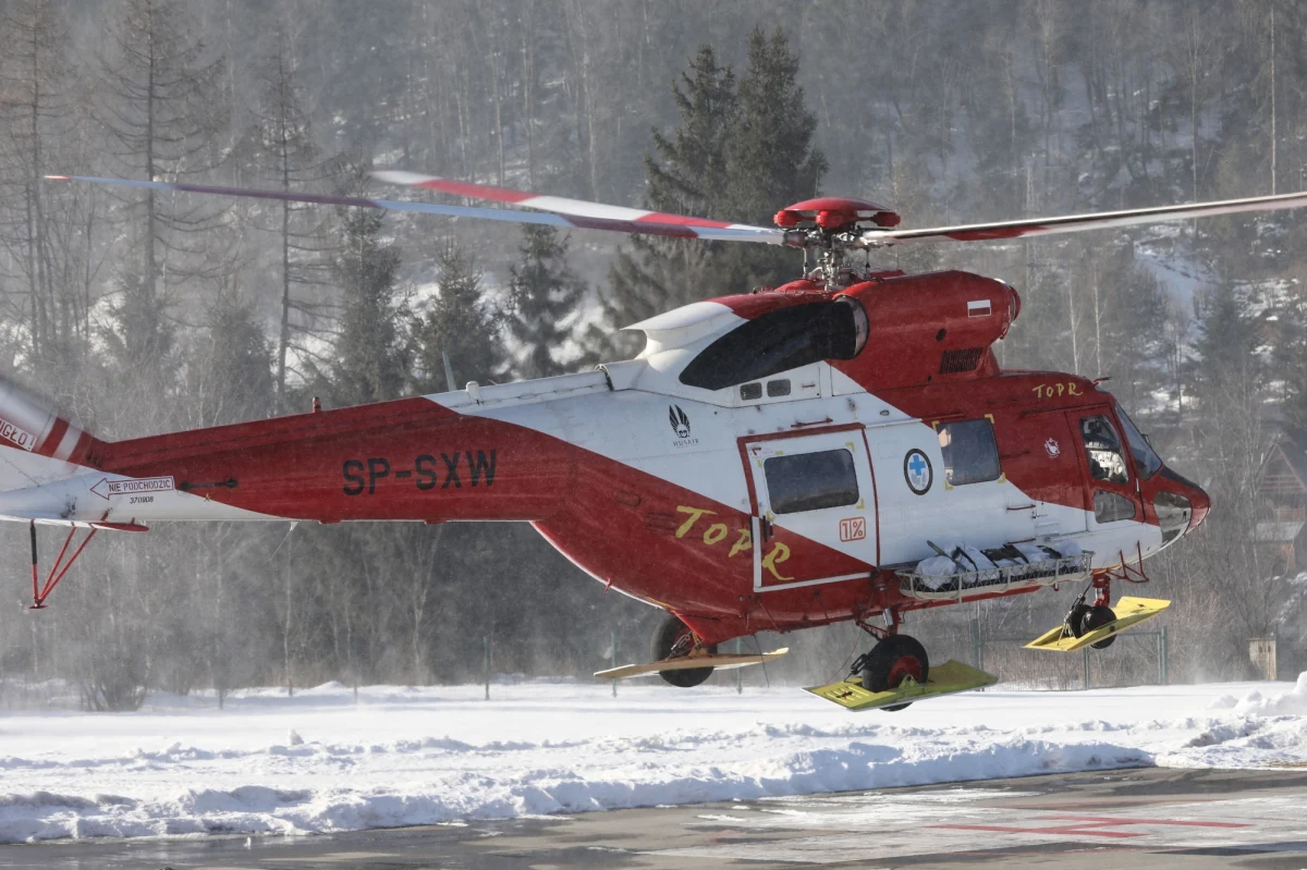 Do serii groźnych wypadków doszło w pierwszą sobotę 2021 roku w Tatrach. Z Wrót Chałubińskiego zeszła lawina, która porwała troje turystów. Nie zostali przysypani, ale jedna z kobiet doznała poważnych obrażeń. Na Morskim Oku z kolei lód załamał pod dwójką turystów z Ukrainy: znajdowali się wówczas w odległości 10 metrów od brzegu.