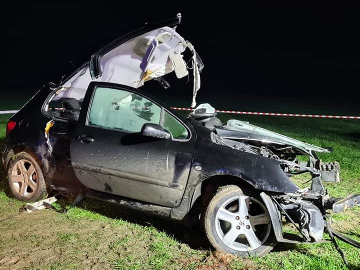 Tragiczny Wypadek W Łódzkiem: Auto Z Pięcioma Osobami Uderzyło W Drzewo. Zginęła 17-Latka - Rmf 24