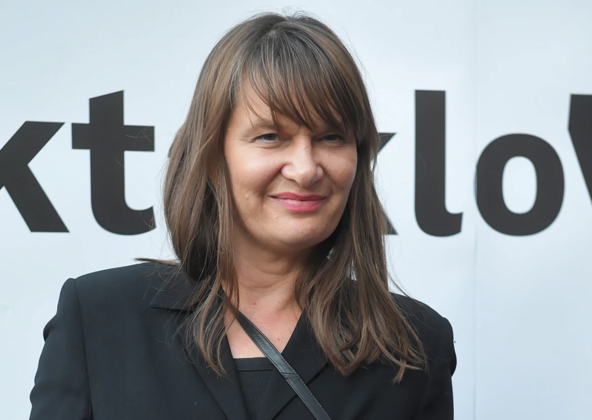 Aktorka Maria Seweryn opublikowała w mediach społecznościowych nagranie wideo, w którym przyznaje, że popełniła błąd, szczepiąc się przeciw Covid-19 poza kolejnością. Przeprasza również za wcześniejsze kłamstwo w tej sprawie: wyjaśnia, że skłamała "ze strachu". "Rozumiem państwa oburzenie i zbulwersowanie. Jest mi wstyd" - podkreśla aktorka.