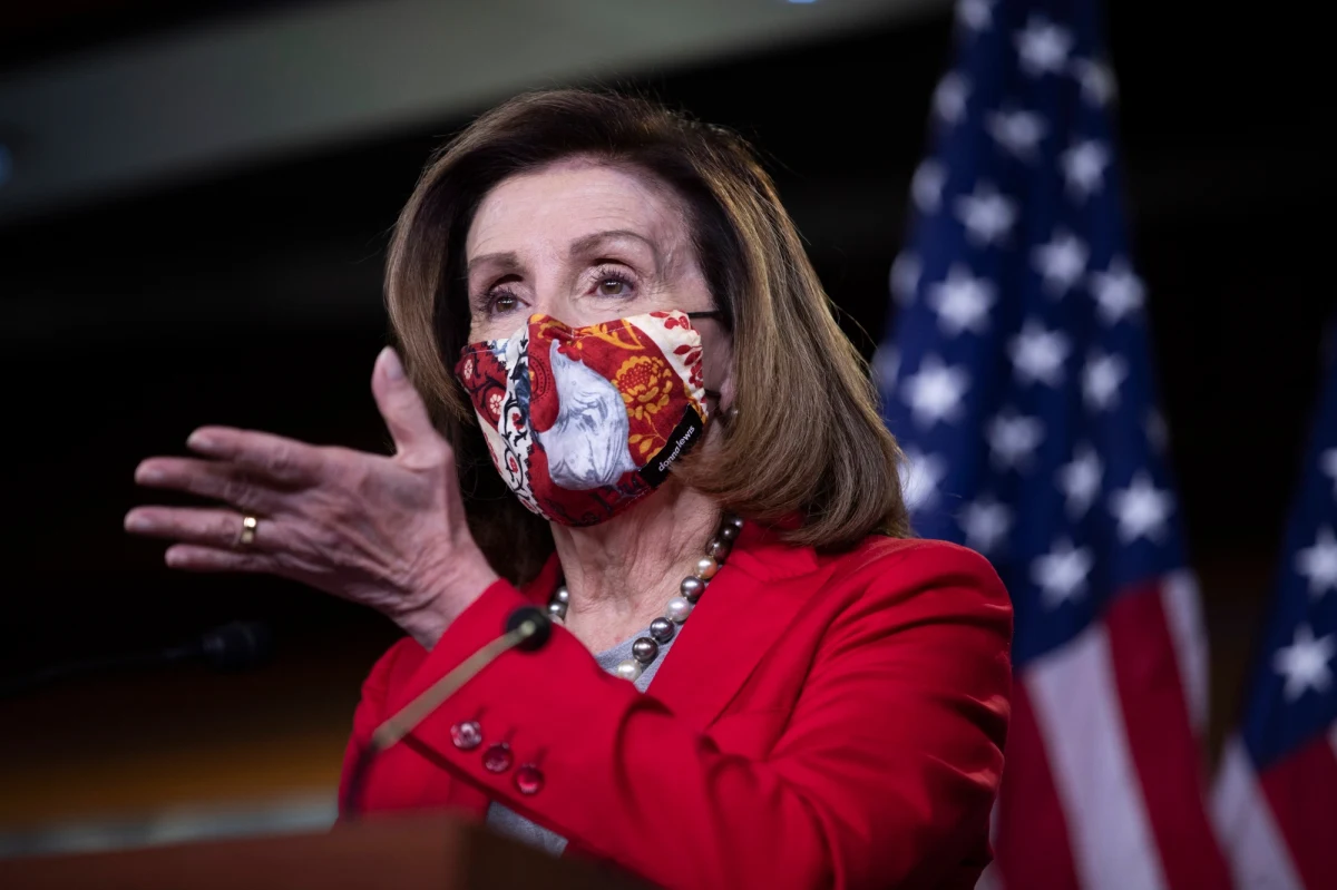 Nancy Pelosi została w niedzielę ponownie wybrana na szefową Izby Reprezentantów. 80-letnia Demokratka z Kalifornii sprawuje ten urząd od stycznia 2019 roku, a wcześniej kierowała Izbą w latach 2007-2011.
