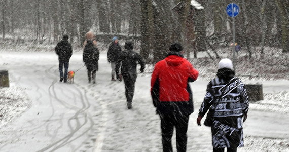 Instytut Meteorologii i Gospodarki Wodnej wydał ostrzeżenie pierwszego stopnia przed intensywnymi opadami śniegu w województwie pomorskim. IMGW ostrzega także przed marznącymi opadami na południowym wschodzie kraju.