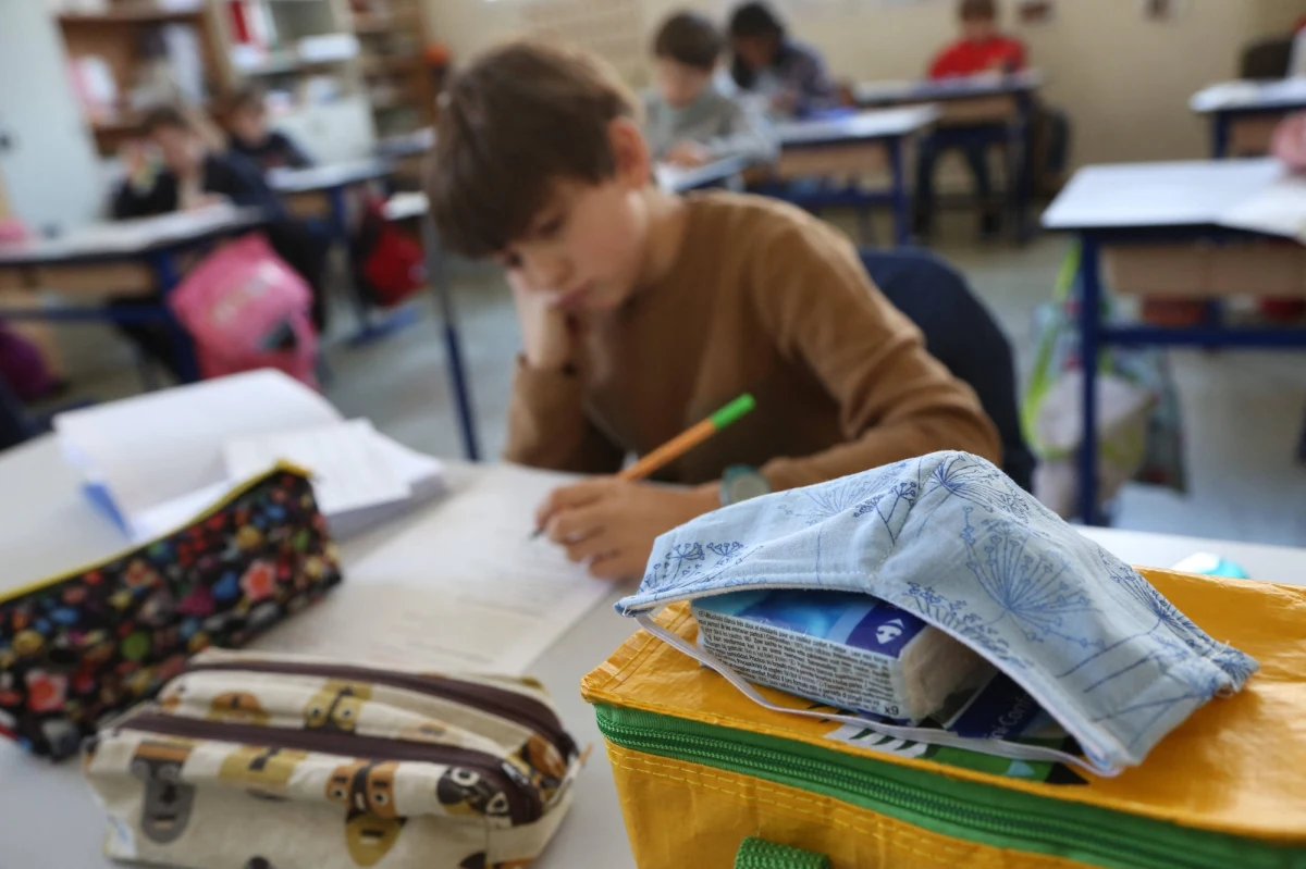 Dziś w całej Polsce jednocześnie ruszyły ferie zimowe. Potrwają do 17 stycznia. Wciąż jednak nie wiadomo, czy w poniedziałek 18 stycznia przynajmniej część uczniów wróci do szkół, czy też kontynuowana będzie nauka zdalna. O to, czy po feriach dzieci wrócą do szkoły Robert Mazurek pytał w Porannej rozmowie w RMF FM swojego gościa ministra zdrowia Adama Niedzielskiego. 