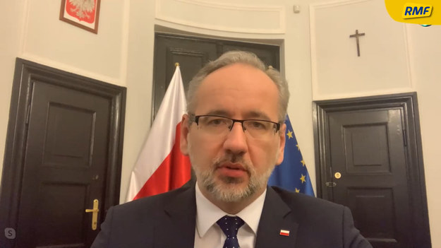 - Nawet jeśli dotrzemy dzisiaj do tej listy w ramach rozpoczynającej się kontroli, to ta lista nie ma przesłanek do tego, żeby być opublikowana - podkreślił minister zdrowia Adam Niedzielski w Porannej Rozmowie w RMF FM pytany o nazwiska celebrytów, którzy zostali zaszczepieni poza kolejnością.