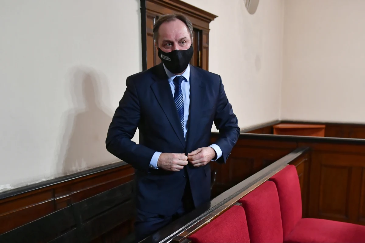 Przed Sądem Rejonowym w Gdańsku zapadł wyrok w procesie marszałka pomorskiego Mieczysława Struka, którego prokuratura oskarżyła o poświadczenie nieprawdy w oświadczeniach majątkowych w latach 2013-16. W przypadku czterech zarzutów sąd samorządowca uniewinnił, w sprawie dwóch umorzył postępowanie warunkowo na okres dwóch lat.