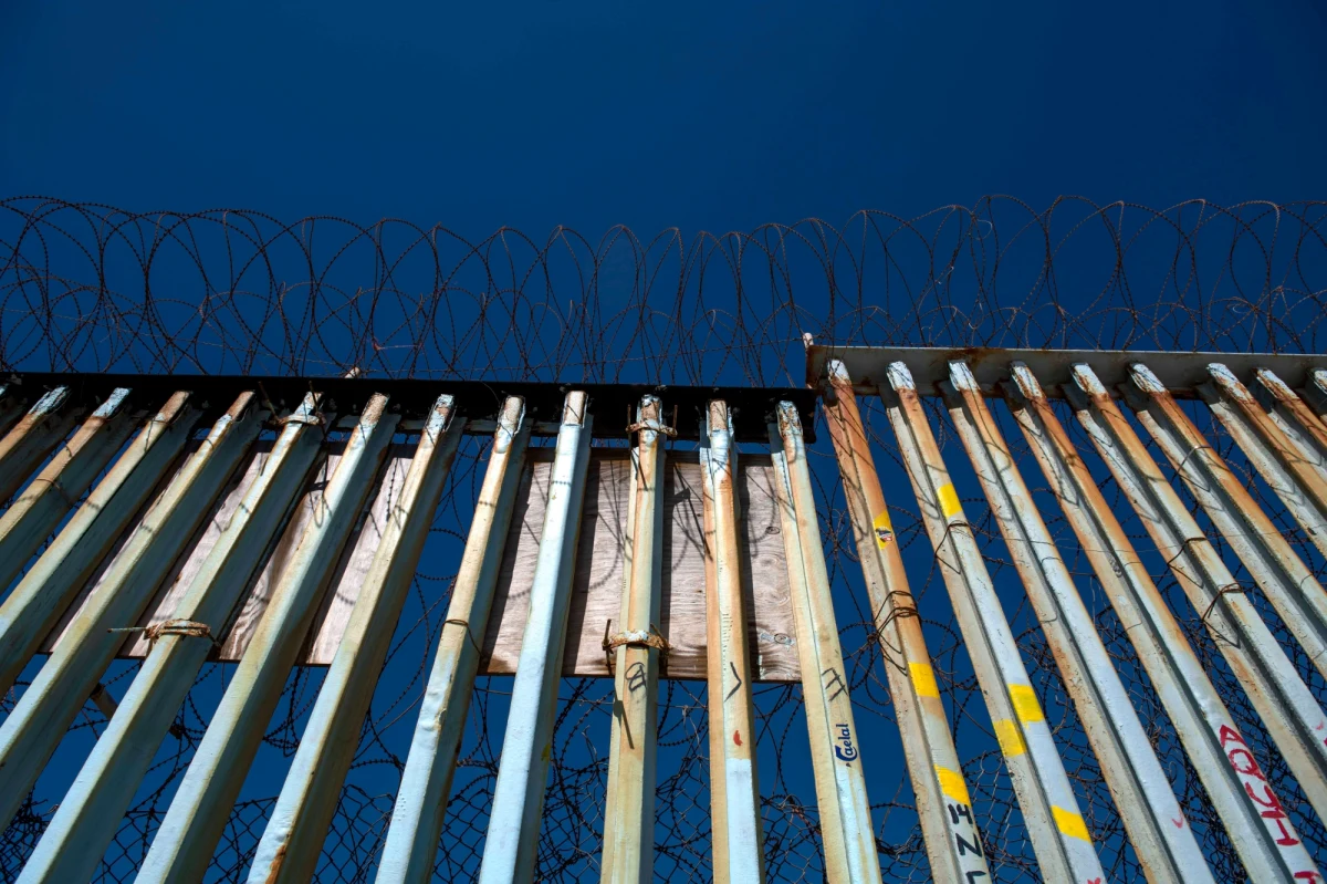 Imigrantka z Hondurasu urodziła dziecko po meksykańskiej stronie mostu łączącego ten kraj ze Stanami Zjednoczonymi. Służby graniczne USA ostrzegały, że usiłuje ona przekroczyć nielegalnie granicę.