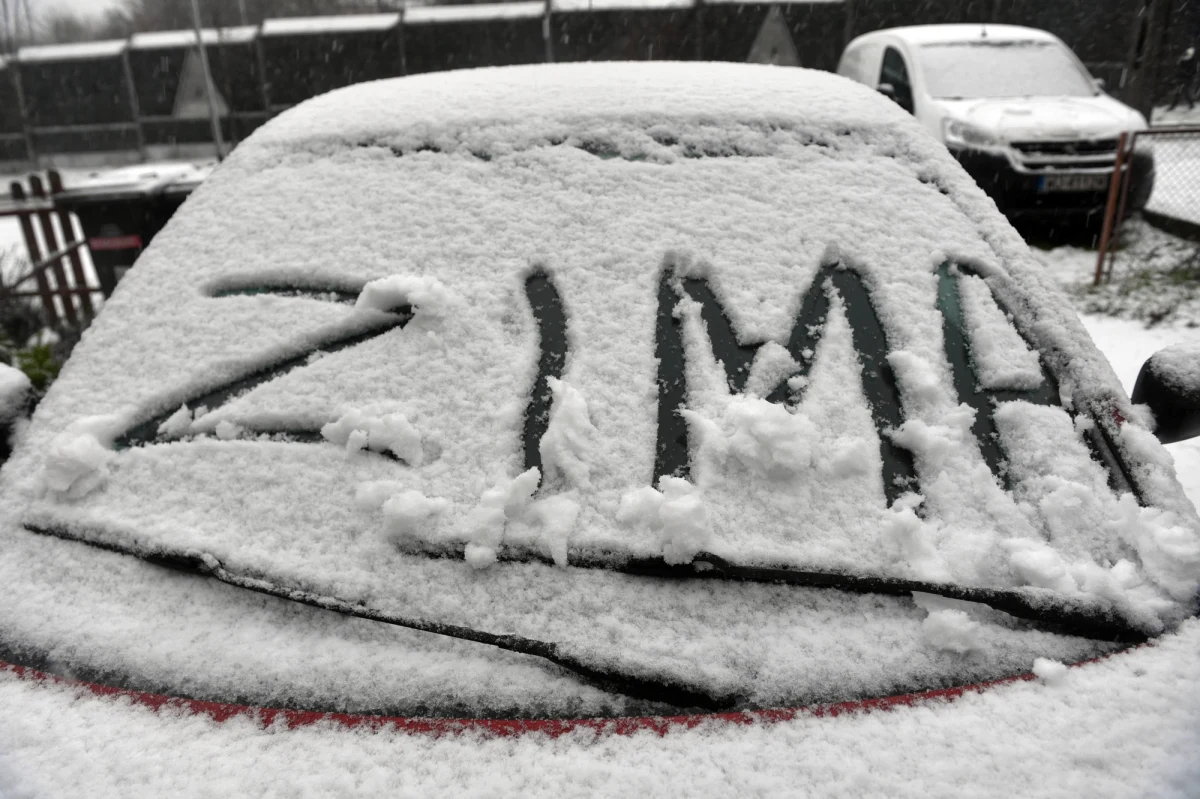 Początek tygodnia deszczowy w przeważającej części kraju. O poranku mieszkańcy północnej Polski musieli uważać na śliskie jezdnie i chodniki. Alert Instytutu Meteorologii i Gospodarki Wodnej dotyczył trzech województw: kujawsko-pomorskiego, pomorskiego i zachodniopomorskiego. Ostrzeżenia będą obowiązywały także kolejnej nocy. W części kraju możemy też spodziewać się śniegu. Prawdziwe ochłodzenie przyjdzie w połowie miesiąca. 