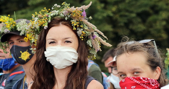 Pandemia, kwarantanna, obostrzenie i wirus. To propozycje wymieniane najczęściej wśród kandydatów do tytułu Słowo Roku 2020. Przed południem wyniki plebiscytu ogłosi kapituła językoznawców Uniwersytetu Warszawskiego. My od rana zbieramy Wasze typy.