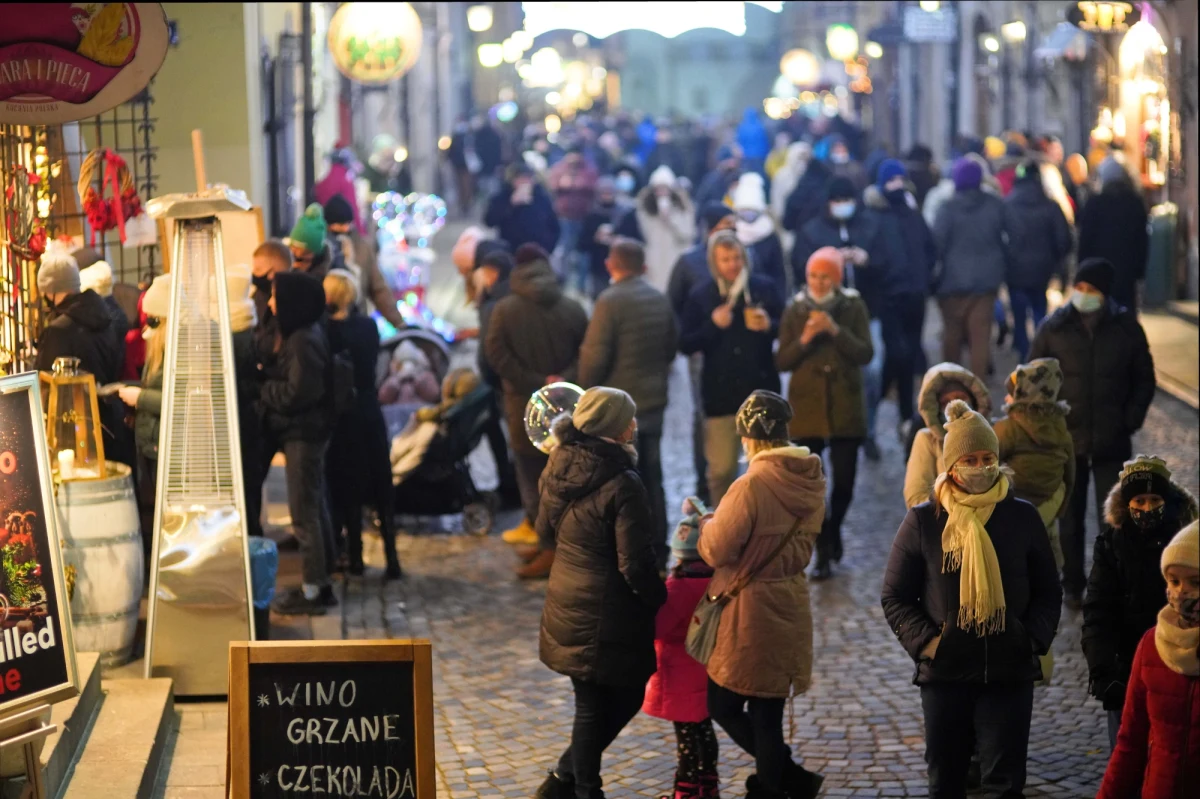 Trzecia fala epidemii koronawirusa jest realna i jest zagrożeniem dla systemu opieki zdrowotne oraz dla procesu szczepień – mówił minister Adam Niedzielski na posiedzeniu sejmowej komisji zdrowia. Zapewnił, że przygotowanie służby zdrowia na taką trzecią falę jest poprawne.