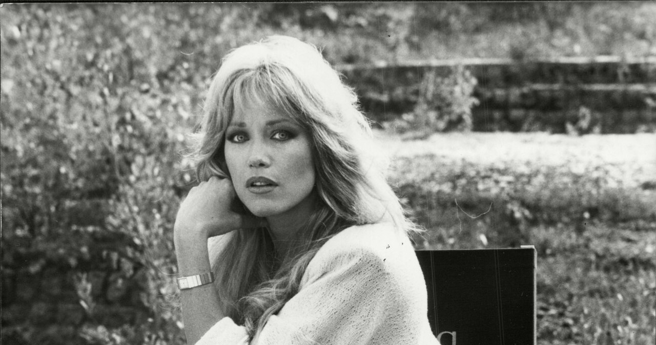 Zmarła Tanya Roberts, gwiazda amerykańskiego kina lat 80. XX wieku, aktorka znana najbardziej z roli dziewczyny Jamesa Bonda w filmie "Zabójczy widok". Miała 65 lat. Gwiazda odeszła we wtorek nad ranem, dokładnie dobę po tym, jak media... przedwcześnie poinformowały o jej śmierci.