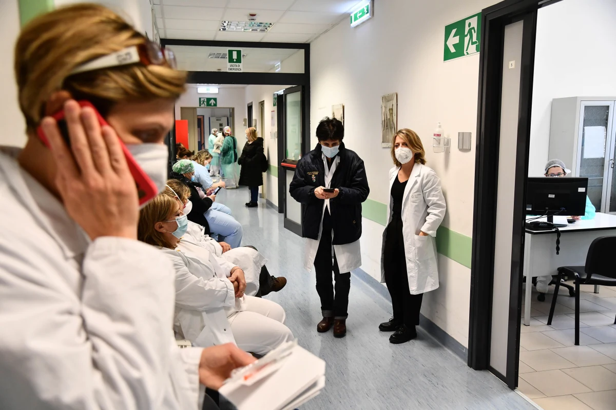 Czy w tym roku osiągniemy dzięki szczepieniom odporność zbiorową na koronarwirusa? A może się to nie powiedzie? W najbliższych latach powinniśmy się przygotować na różne hipotetyczne scenariusze rozwoju pandemii - przekonuje Zespół ds. Covid-19 przy prezesie Polskiej Akademii Nauk. 