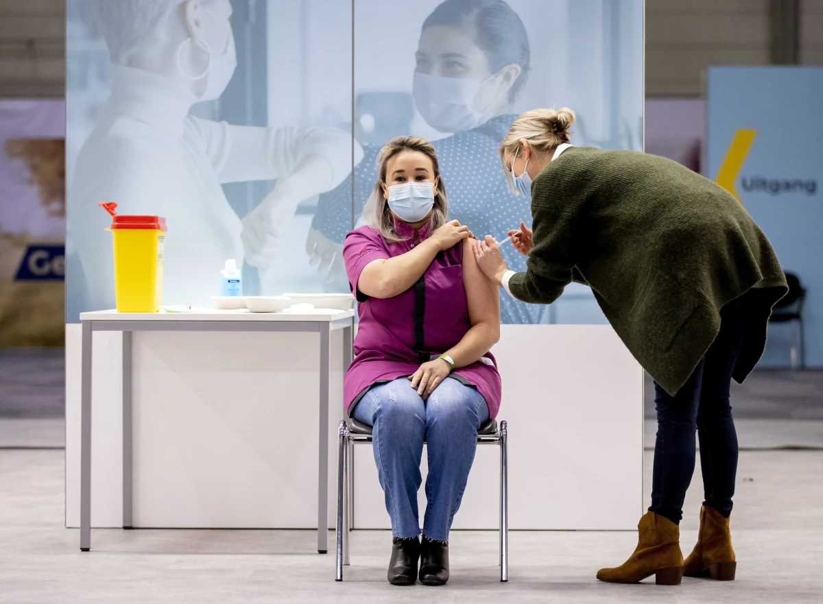 "To niesprawiedliwe" - powiedział naszej dziennikarce w Brukseli wysoki rangą urzędnik Komisji Europejskiej, proszony o komentarz do słów szefa Kancelarii Premiera Michała Dworczyka dotyczących dostaw szczepionek przeciw Covid-19. Przypomnijmy, Dworczyk stwierdził, że polski rząd liczył na większe i szybsze dostawy preparatu.