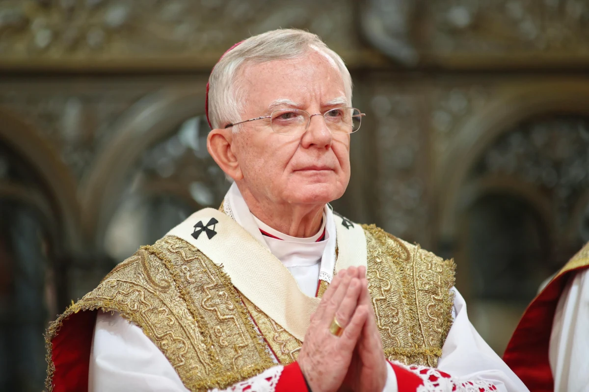 Metropolita krakowski arcybiskup Marek Jędraszewski w homilii wygłoszonej podczas mszy w katedrze na Wawelu jednoznacznie skrytykował pojawiający się w przestrzeni publicznej pomysł przeprowadzenia referendum ws. prawa do legalnej aborcji. "W sprawach tak wielkich i świętych, jakimi jest zwłaszcza ludzkie życie, nie wolno tworzyć referendów, tak samo jak się referendów nie urządza w sprawie, czy dwa i dwa jest cztery" - tłumaczył hierarcha.