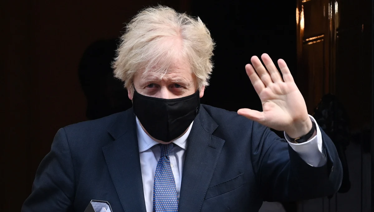 Brytyjski premier Boris Johnson ostrzegł w środę opinię publiczną, że wychodzenie z nowego lockdownu w Anglii będzie się odbywać stopniowo - nie będzie ono "wielkim wybuchem, lecz stopniowym rozpakowywaniem".