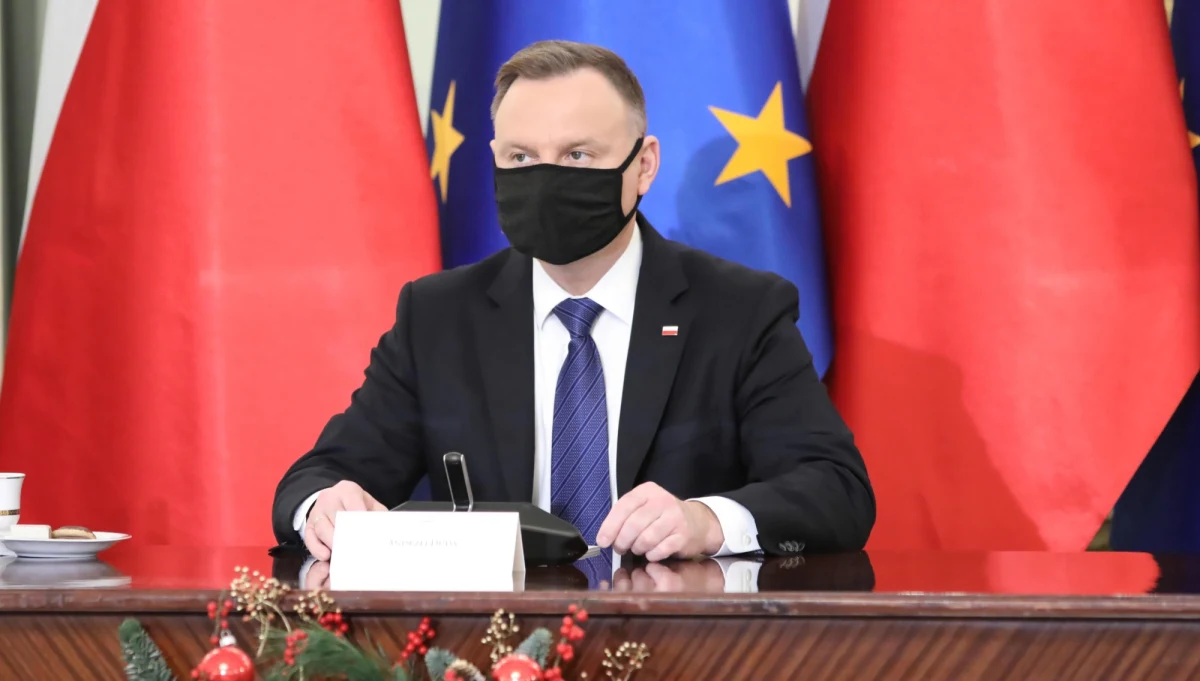 Wydarzenia w Waszyngtonie to wewnętrzna sprawa Stanów Zjednoczonych, które są państwem demokratycznym i praworządnym - napisał prezydent Polski Andrzej Duda na Twitterze, komentując wydarzenia w Waszyngtonie, gdzie zwolennicy Donalda Trumpa wdarli się do budynku Kapitolu. 