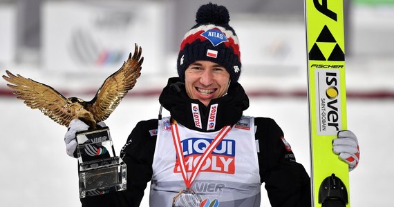 Kamil Stoch wygrywając konkurs w austriackim Bischofshofen przypieczętował triumf w 69. edycji Turnieju Czterech Skoczni. Trzecie miejsce w imprezie zajął Dawid Kubacki, który w środę był na 15. miejscu. Polaków na podium imprezy rozdzielił Niemiec Karl Geiger.