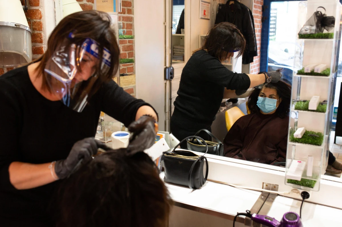 Nie ma podstaw, aby przedsiębiorcy płacili kary nałożone przez sanepid za prowadzenie działalności w czasie jej zamrożenia – uznał Wojewódzki Sąd Administracyjny w Opolu. Wyrok, choć nieprawomocny, otwiera drogę do podważania kar nałożonych przez sanepid - podaje czwartkowa "Rzeczpospolita".