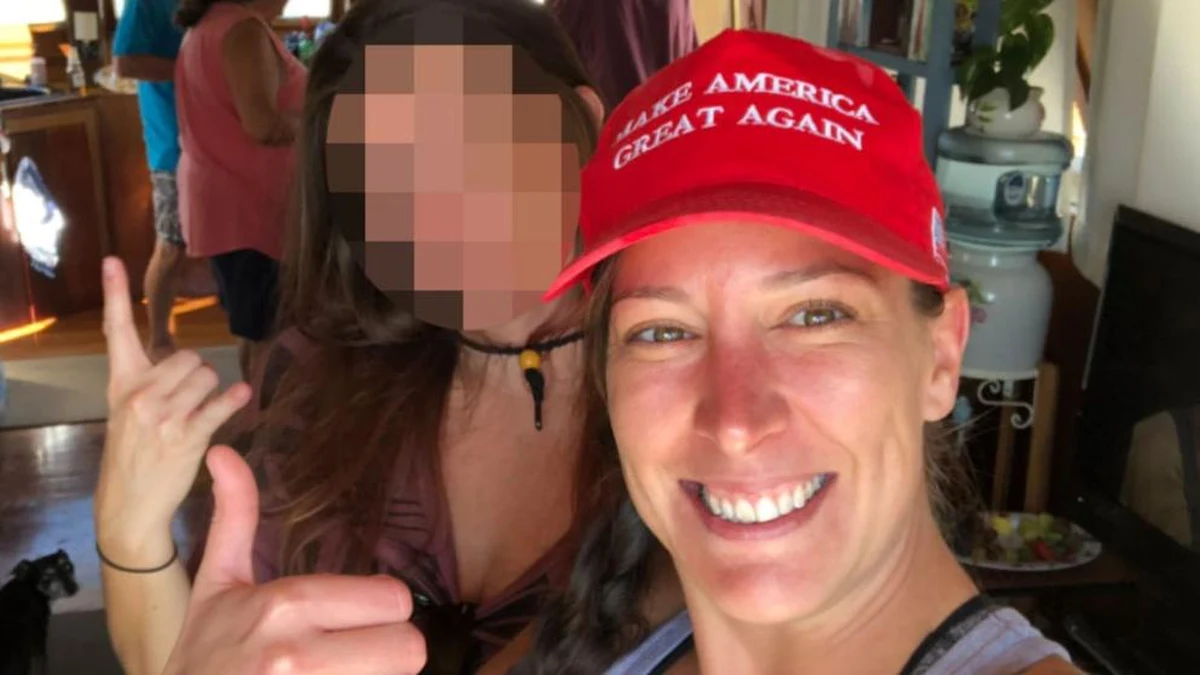 Weteran amerykańskiej armii z 14-letnim stażem jest jedną z czterech śmiertelnych ofiar szturmu zwolenników Donalda Trumpa na Kapitol w stolicy USA. Ashli Babbitt przyjechała do Waszyngtonu aż z San Diego, by podobnie jak tysiące innych zwolenników Trumpa protestować przeciwko zaprzysiężeniu na stanowisko prezydenta Joe Bidena. Trump i jego stronnicy podważają wynik listopadowych wyborów. 