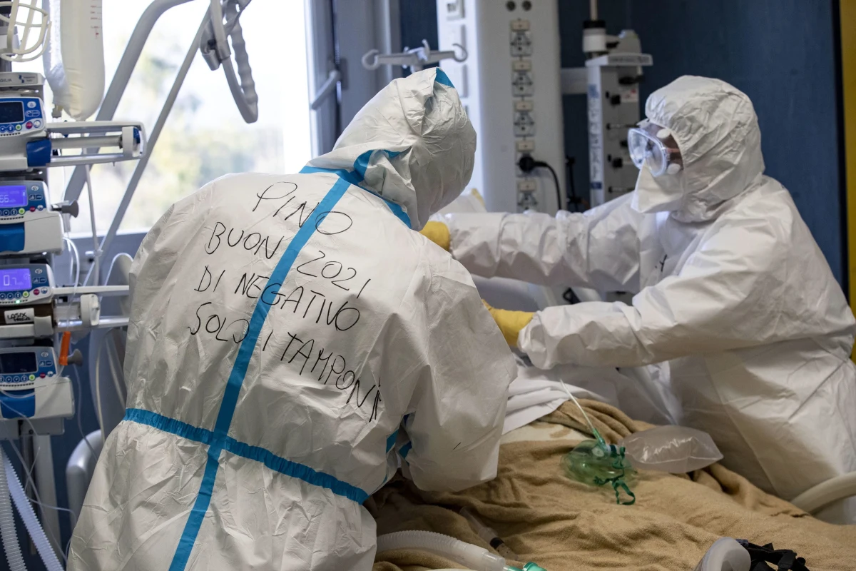 Miały być spadki liczby nowych zakażeń, a będzie stabilizacja poziomu pandemii w Polsce - przewidują naukowcy z Zespołu Interdyscyplinarnego Centrum Modelowania Matematycznego i Komputerowego Uniwersytetu Warszawskiego.