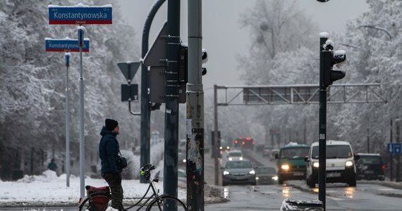 Uważajcie, szczególnie na drogach! Instytut Meteorologii i Gospodarki Wodnej wydał ostrzeżenie pierwszego stopnia przed oblodzeniem w całej Polsce.