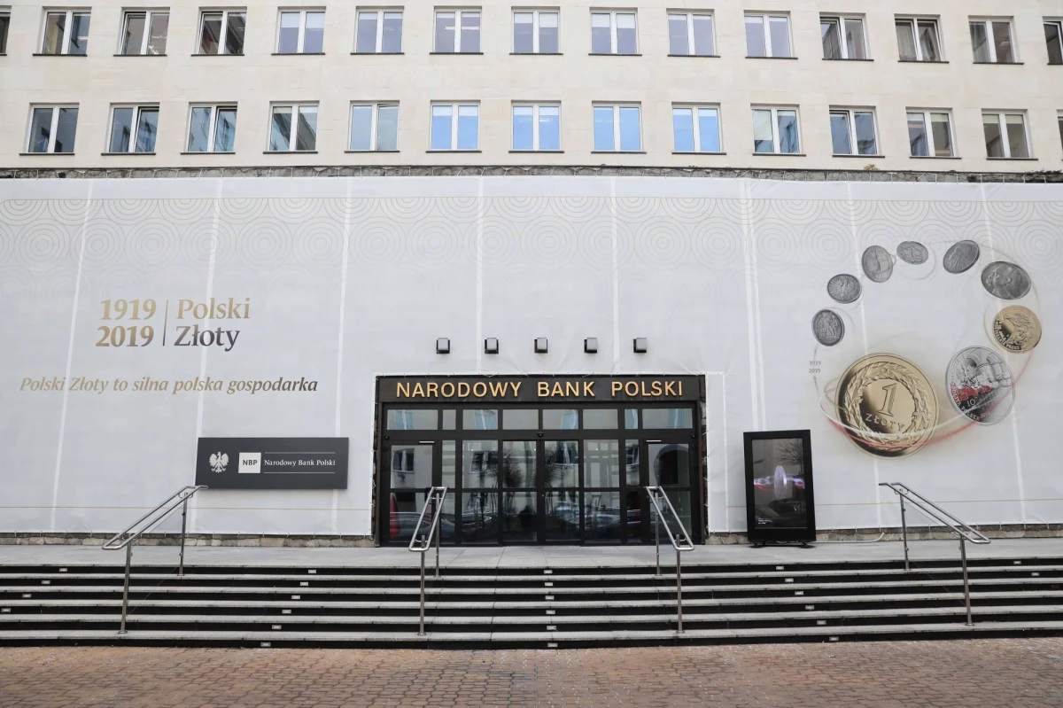 Polska ma coraz więcej walut w rezerwie. Z nowego komunikatu NBP wynika, że pod koniec zeszłego roku zapasy twardej waluty szybko rosły i osiągnęły rekordowy poziom ponad 154 mld dolarów. To więcej niż mają w zapasie Hiszpania, czy Holandia, ale mniej niż zgromadzili Czesi czy Izrael.