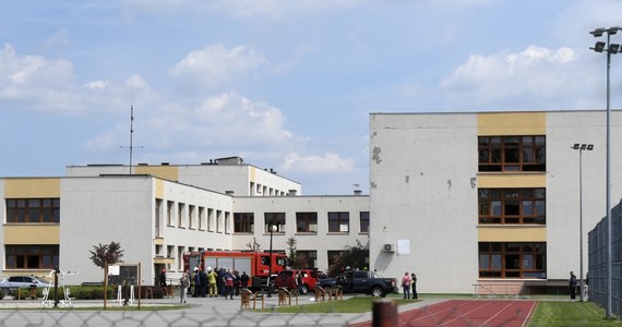 Prokuratura skierowała do Sądu Okręgowego we Włocławku akt oskarżenia przeciwko sprawcy ataku w szkole w Brześciu Kujawskim. 19-letni Marek N. w maju 2019 r. strzelał do uczniów i woźnej, zdetonował także kilka ładunków wybuchowych. Mężczyźnie grozi dożywotnie pozbawienie wolności.