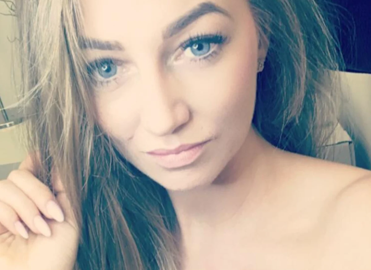 Prokuratura po raz kolejny przedłużyła śledztwo, które ma wyjaśnić okoliczności śmierci Magdaleny Żuk - tym razem do 30 czerwca - informuje portal Onet.pl. Dodaje, że pozyskane przed czterema miesiącami dokumenty egipskie wciąż są analizowane przez biegłych. Nadal więc nie wiadomo, w jakich okolicznościach zmarła 27-letnia kobieta, która blisko 4 lata temu wyjechała na wakacje do Egiptu.