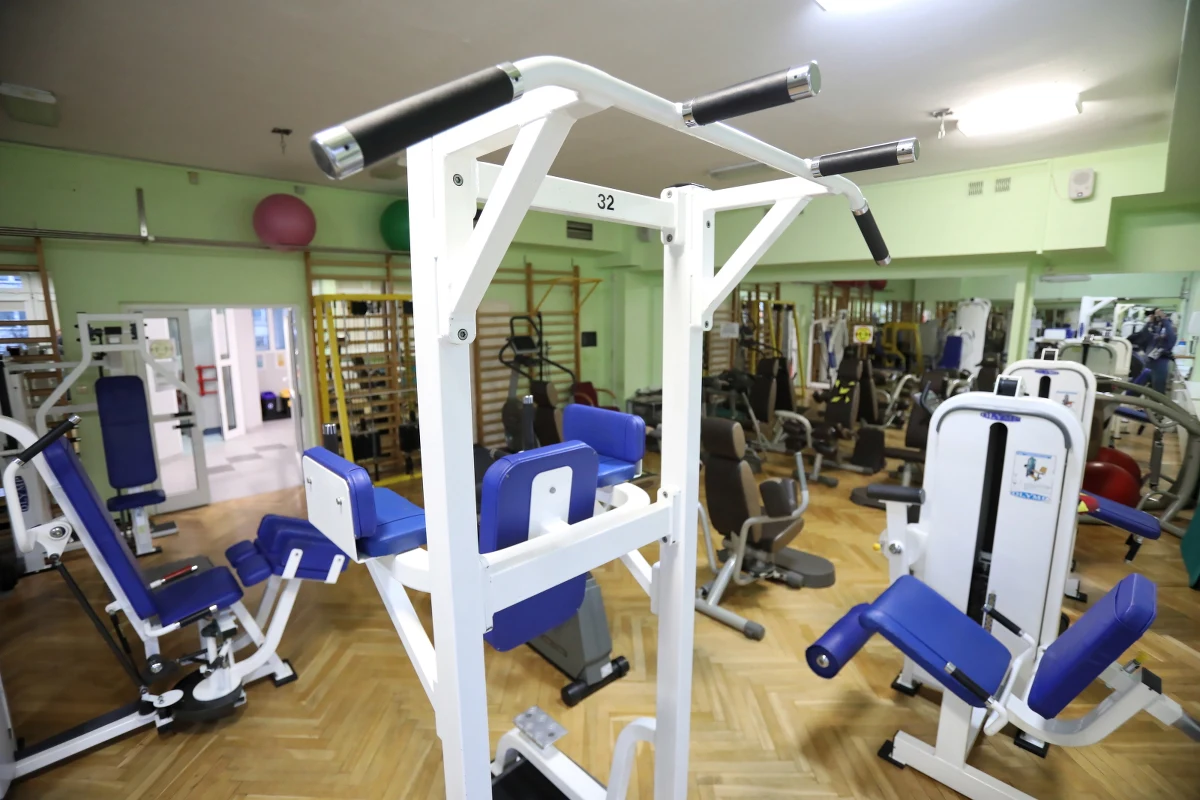 Związek Przedsiębiorców i Pracodawców zaapelował do premiera Mateusza Morawieckiego i ministra zdrowia Adama Niedzielskiego o odmrożenie wszystkich branż po 17 stycznia. Jak podkreślono, utrzymanie ograniczeń może doprowadzić do fali bankructw. "Kontynuowanie polityki otwierania i zamykania branż na podstawie trudnych do określenia przesłanek, może kosztować nas zaprzepaszczenie znacznej części dorobku wypracowanego w ostatnich trzech dekadach" - czytamy w apelu ZPP. "Musimy wrócić do normalnego życia" - podkreślono. Zwrócono też uwagę na chaos i niejasne przesłanki decyzji o kolejnych restrykcjach. 