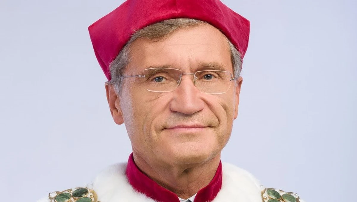 ​Rektor Warszawskiego Uniwersytetu Medycznego prof. Zbigniew Gaciong wydał oświadczenie w sprawie szczepień przeciw Covid-19 osób spoza tzw. grupy zero. "Przepraszam za ostatnie wydarzenia z końca 2020 roku" - napisał.