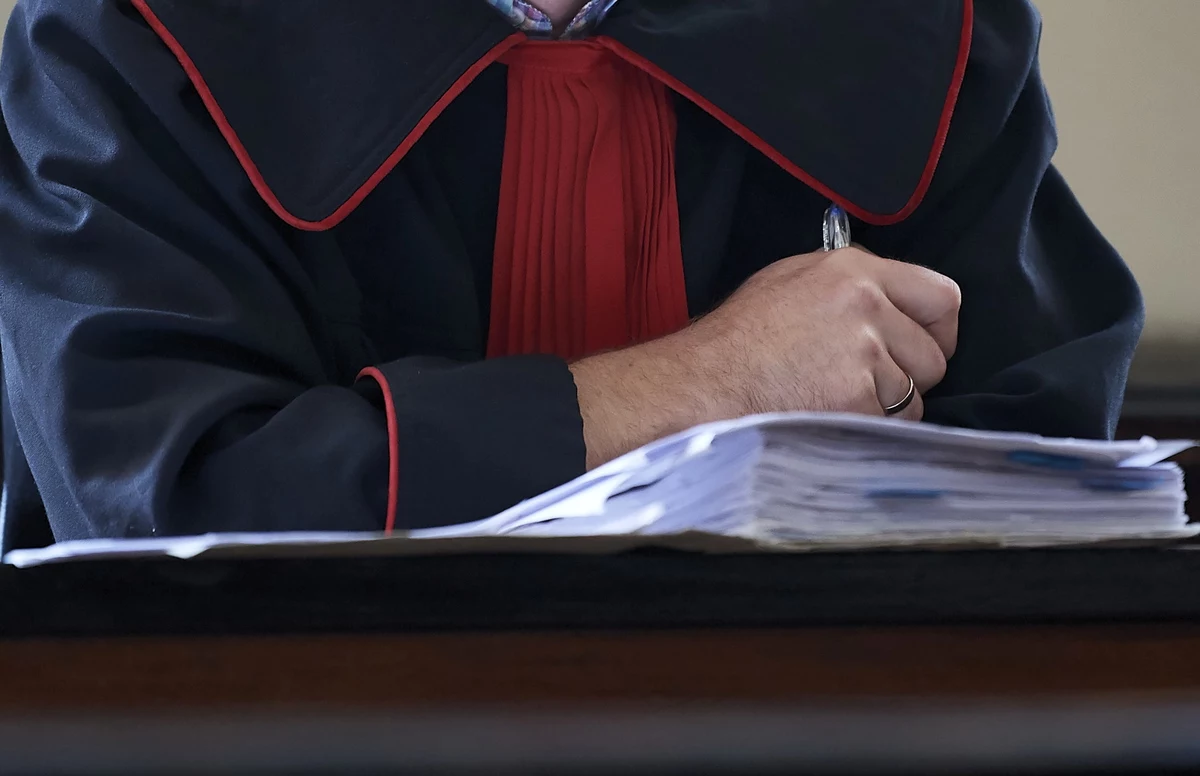 Sąd nie zostawił suchej nitki na wniosku prokuratury, która chciała aresztu dla Grzegorza W., jednego z biznesmenów zatrzymanych w śledztwie przeciwko byłemu ministrowi w rządzie Platformy Obywatelskiej Sławomirowi Nowakowi. Sąd zdecydował o wypuszczeniu przedsiębiorcy na wolność. W przypadku drugiego podejrzanego w tej sprawie biznesmena, Łukasza Z., sąd orzekł areszt warunkowy.
