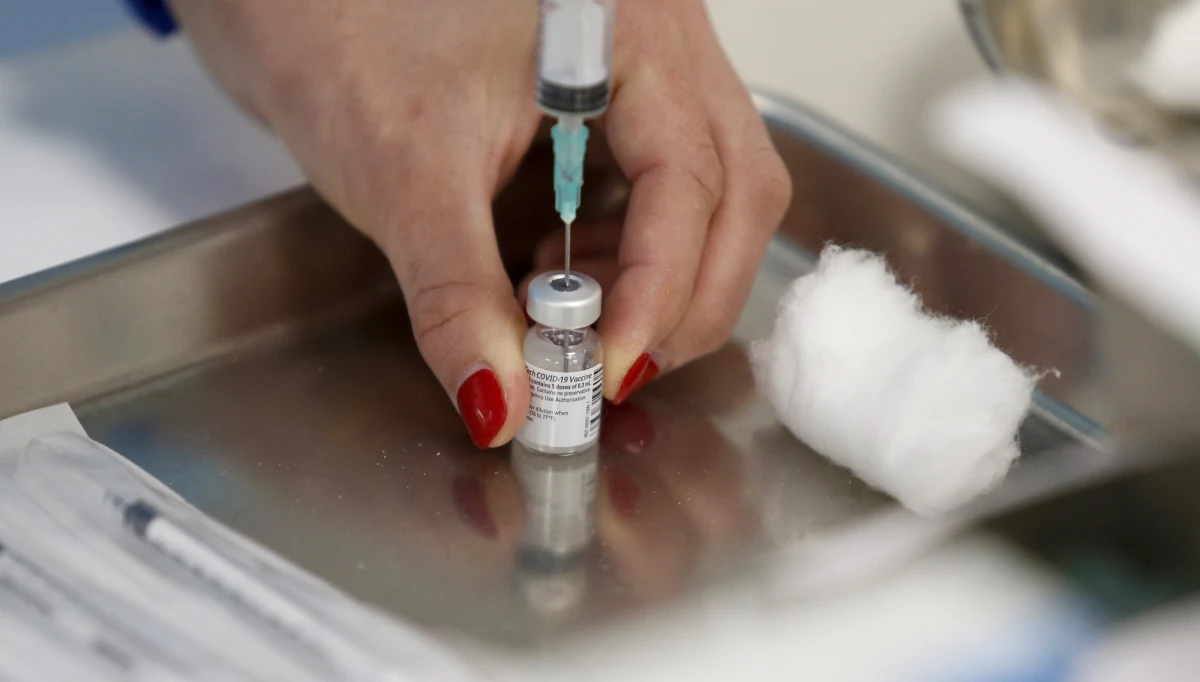 ​Rektorzy warszawskich uczelni wydali oświadczenie, w którym "wyrażają głębokie zaniepokojenie" debatą publiczną wokół szczepień przeciwko Covid-19 organizowanych przez Warszawski Uniwersytet Medyczny.