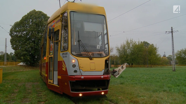 Samochód dostawczy zaczął manewr skrętu w prawo. Przecinając torowisko, nie zauważył nadjeżdżającego równolegle do niego tramwaju. Jak wyglądał przebieg dalszych zdarzeń? Ustalą to policjanci, a towarzyszyć im będą operatorzy z programu STOP Drogówka.