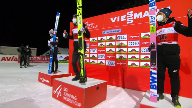 Kamil Stoch w świetnym stylu wygrał konkurs w Titisee-Neustadt. Polak wyprzedził Halvora Egnera Graneruda i Piotra Żyłę.