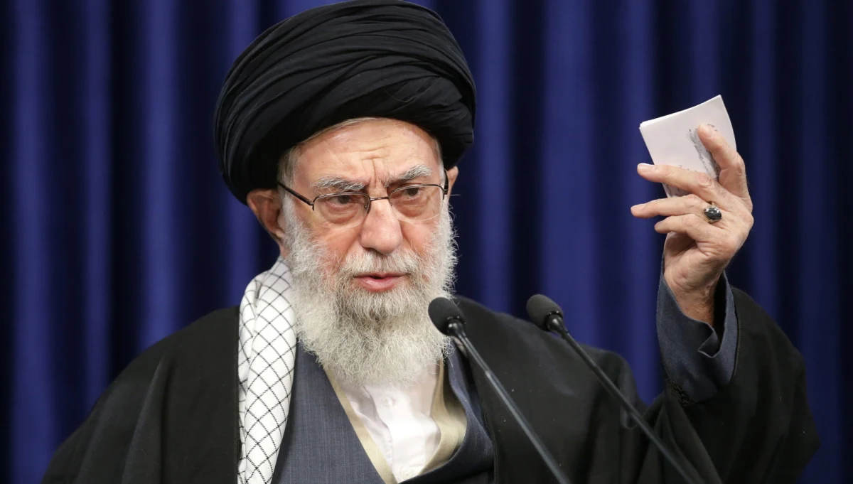 ​Twitter usunął w sobotę wiadomość najwyższego przywódcy duchowo-politycznego Iranu ajatollaha Alego Chameneia, mówiącą o tym, że nie można ufać amerykańskim i brytyjskim szczepionkom na koronawirusa. Portal społecznościowy wyjaśnił, że wpis był niezgodny z jego zasadami.