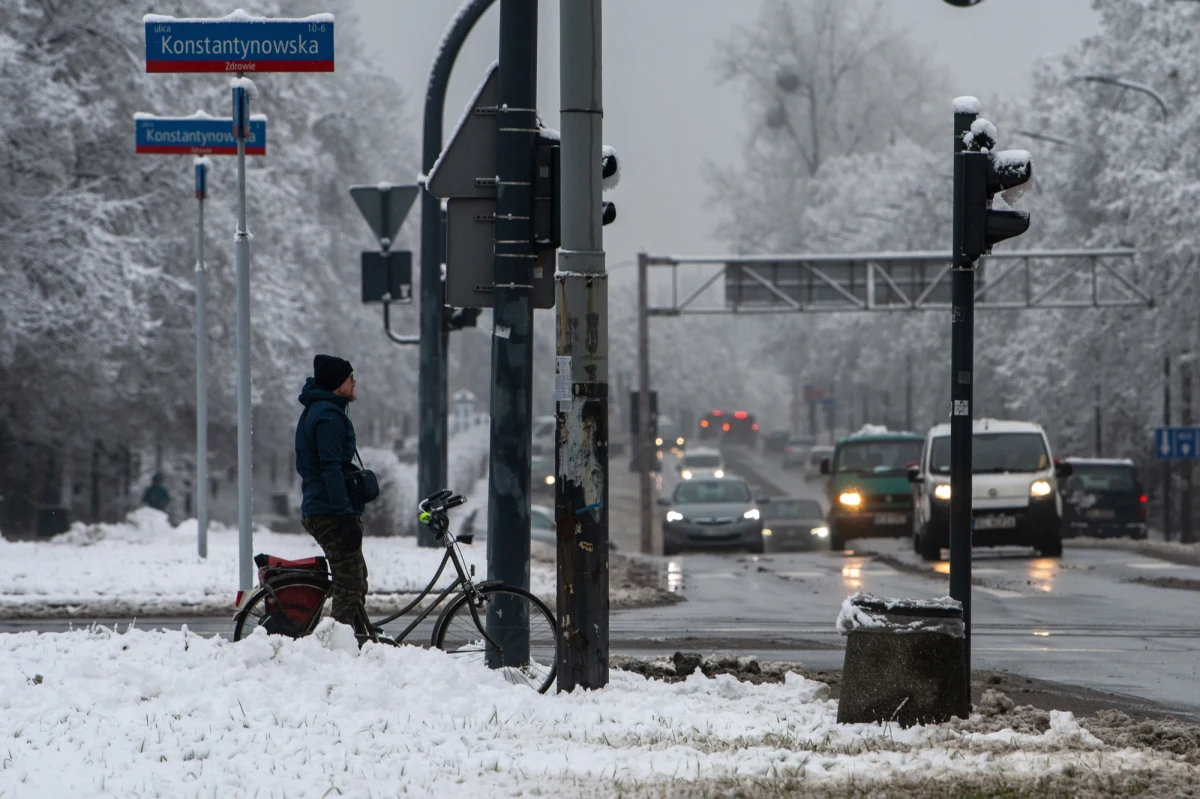 Instytut Meteorologii i Gospodarki Wodnej wydał w niedzielę rano ostrzeżenia pierwszego stopnia przed oblodzeniem dróg dla niemal całego kraju. W Tatrach ma być bardzo zimno.