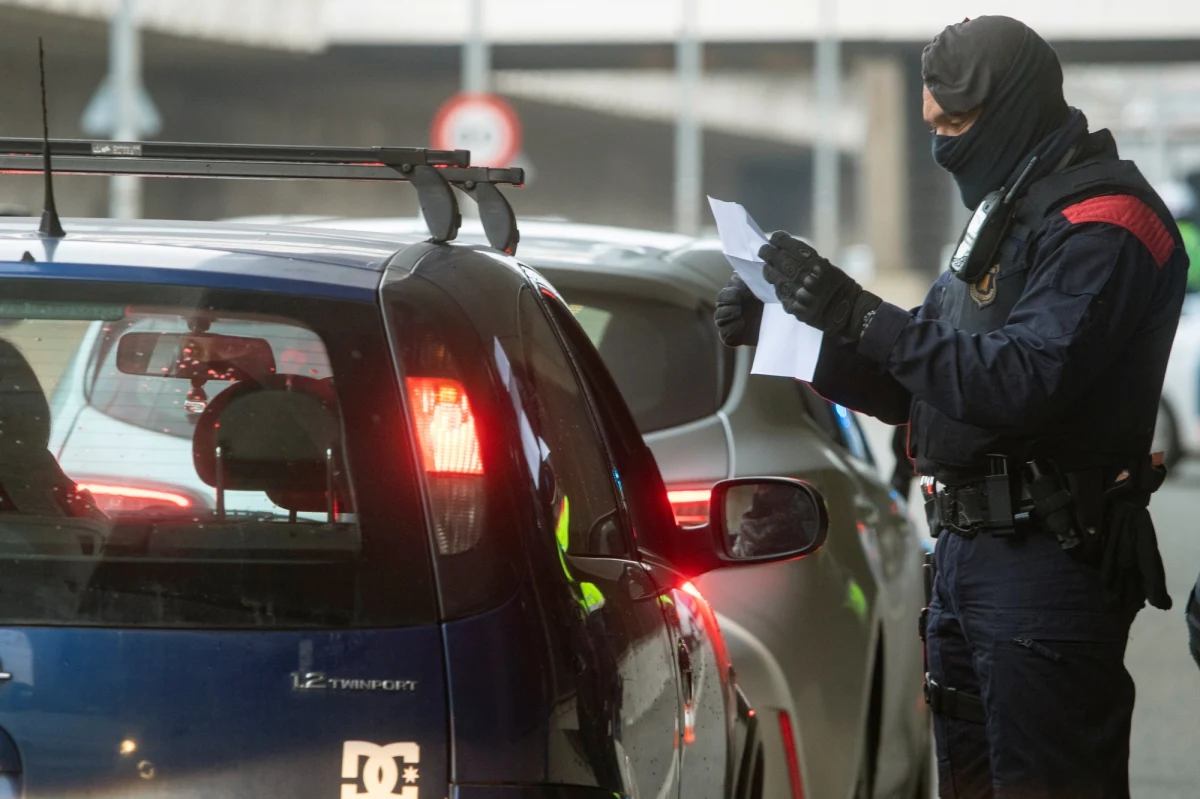 W Europie państwa przedłużają ograniczenia mające powstrzymać pandemię koronawirusa. Anglia wprowadziła kolejną kwarantannę, nie podając do kiedy dokładnie będzie obowiązywać. Nowe ograniczenia, na razie do końca stycznia, obowiązują w Niemczech. W części Słowacji do pracy będzie można pójść tylko z negatywnym wynikiem testu.